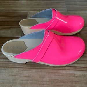 Women's Neon Pink Clogs